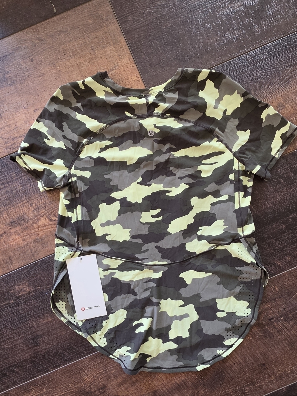 Lululemon UVP Run Short Sleeve Camo Neon Yellow Size 4 NWT - Picture 4 of 4